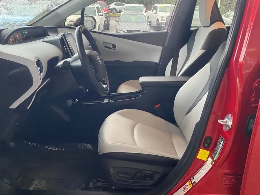 2022 Toyota Prius Limited photo 1