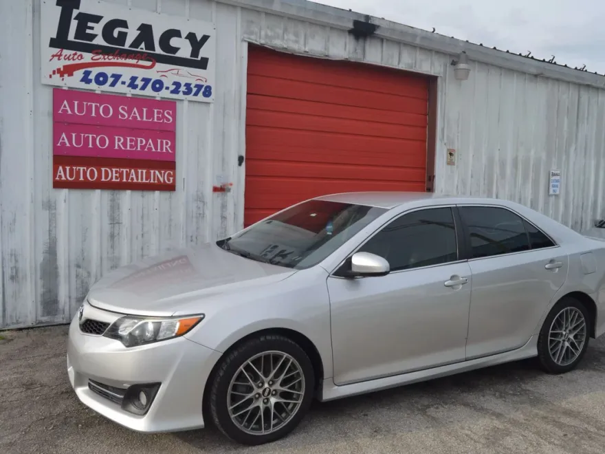 2012 Toyota Camry photo 1