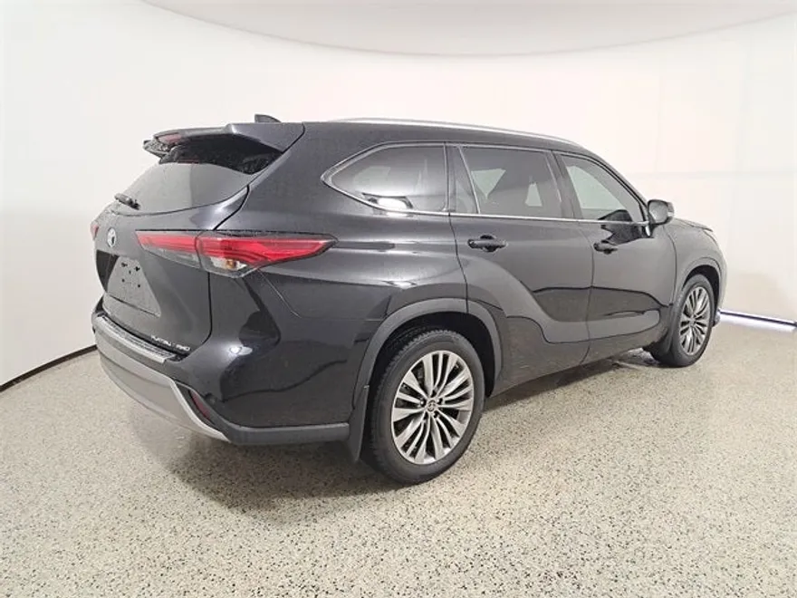 2021 Toyota Highlander Platinum photo 1