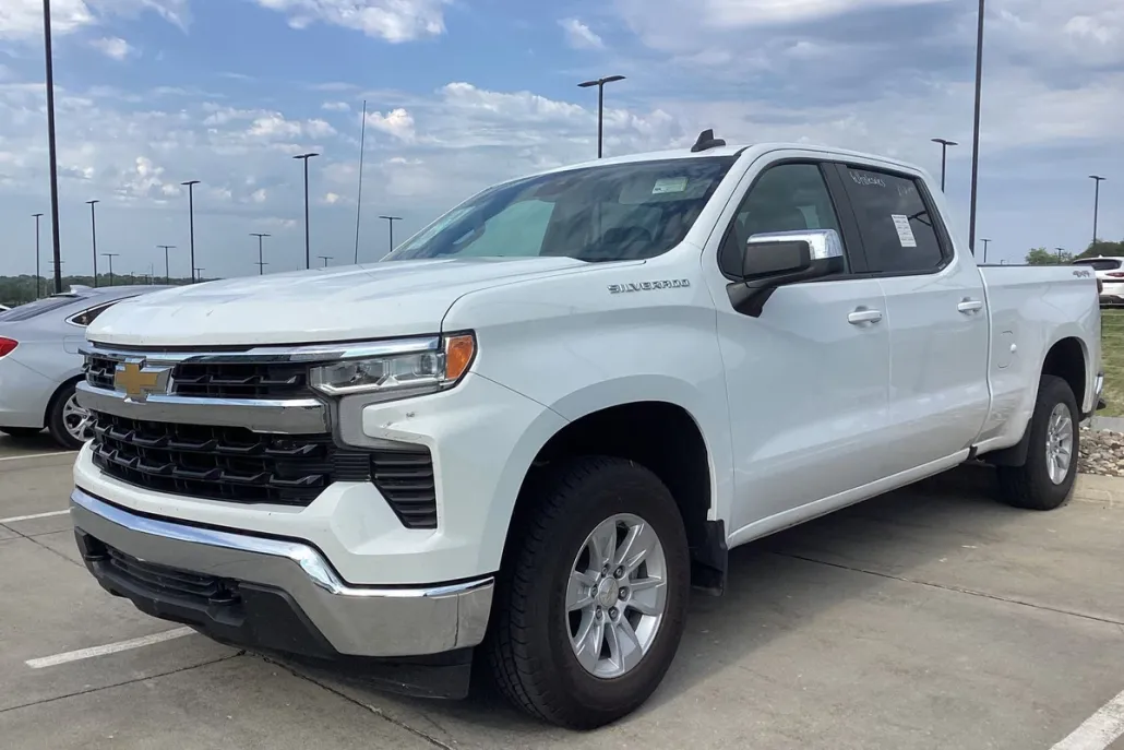 2023 Chevrolet Silverado 1500 LT photo 1