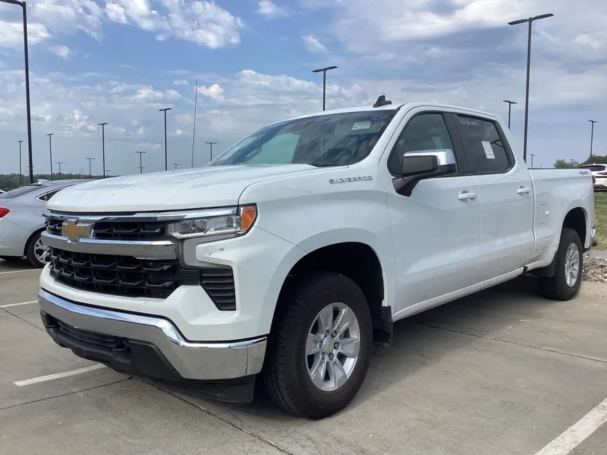 2023 Chevrolet Silverado 1500 LT photo 1