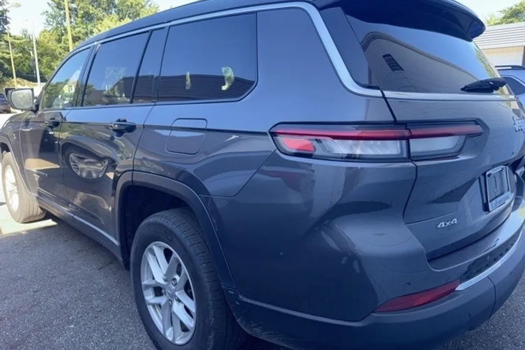 2023 Jeep Grand Cherokee Laredo photo 1