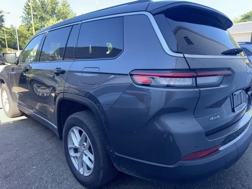 2023 Jeep Grand Cherokee Laredo photo 1