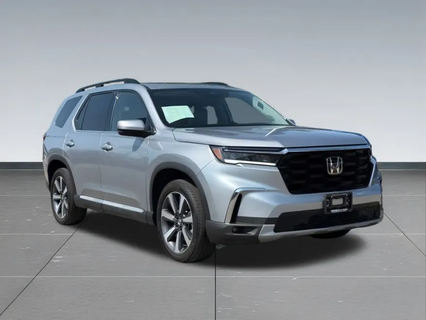 2024 Honda Pilot Touring photo 1