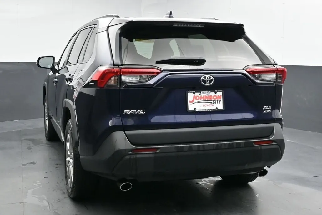2022 Toyota RAV4 XLE Premium photo 1