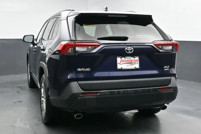 2022 Toyota RAV4 XLE Premium photo 1
