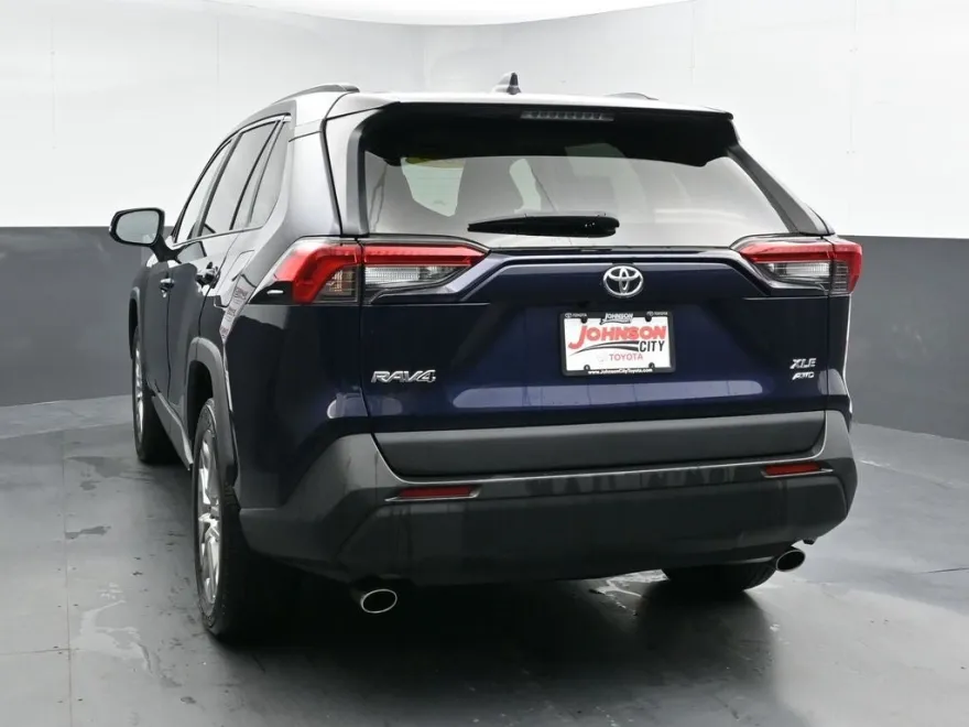 2022 Toyota RAV4 XLE Premium photo 1