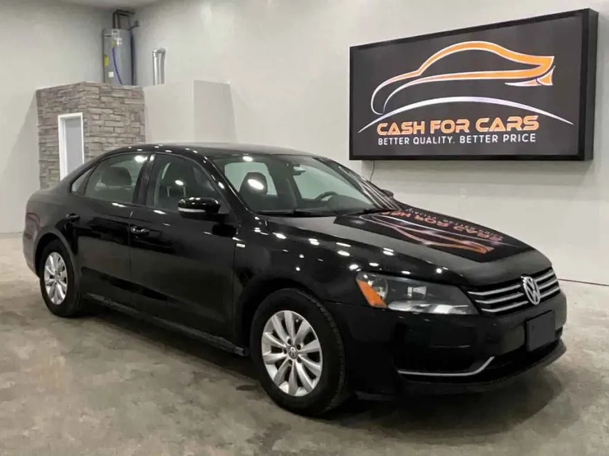 2015 Volkswagen Passat S photo 1