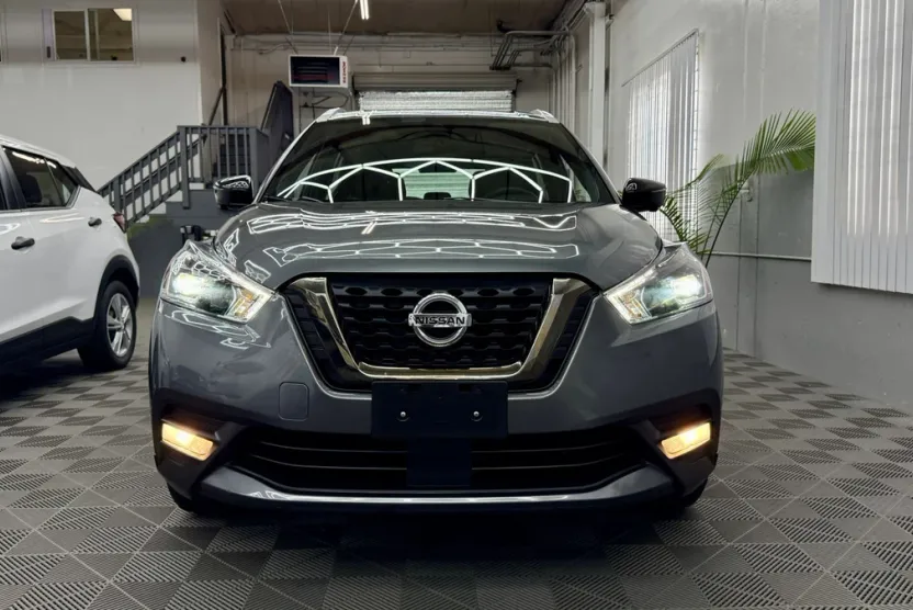2020 Nissan Kicks SR photo 1
