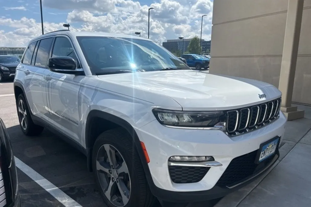 2022 Jeep Cherokee Limited 4xe photo 1