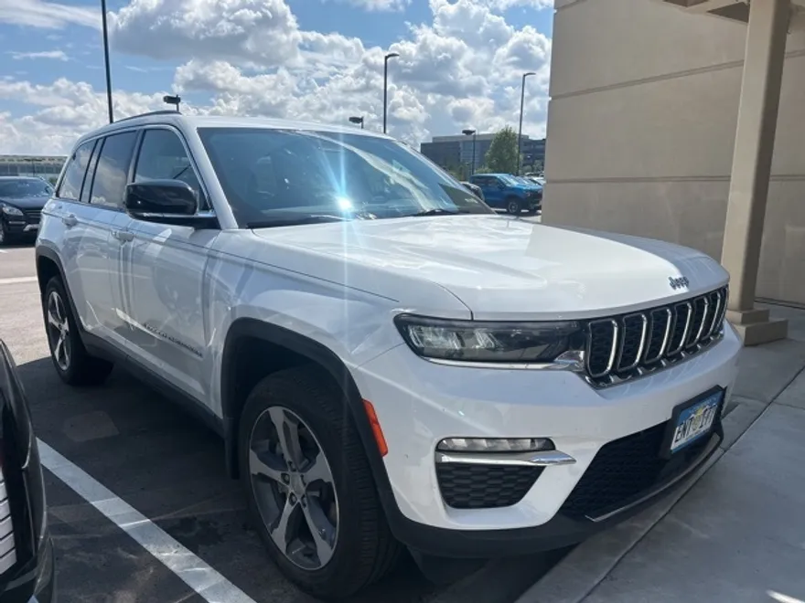 2022 Jeep Cherokee Limited 4xe photo 1