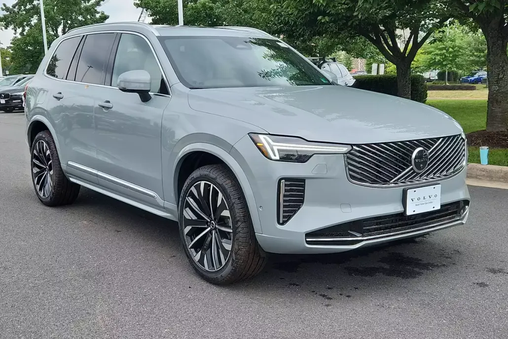 2026 Volvo XC90 B5 Plus photo 1