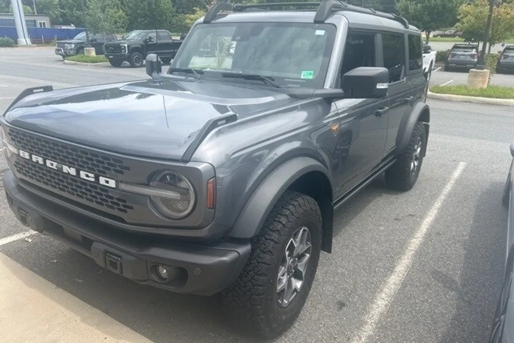 2023 Ford Bronco Badlands photo 1