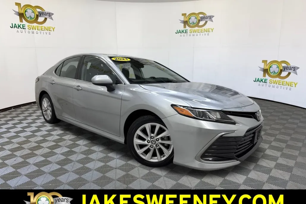 2021 Toyota Camry LE photo 1