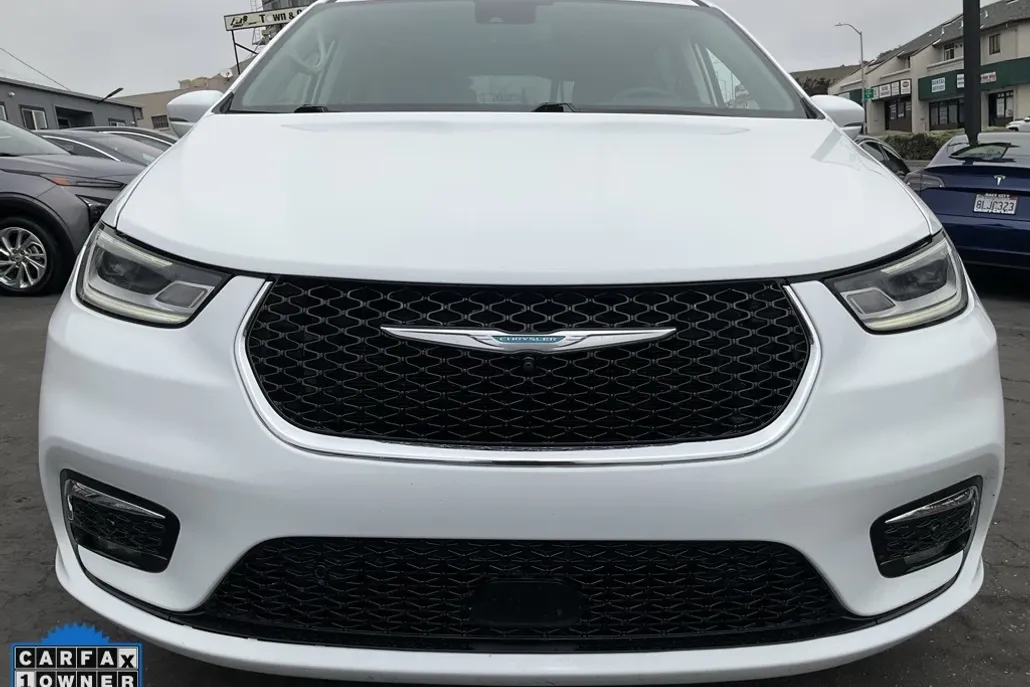 2021 Chrysler Pacifica Hybrid Touring L photo 1