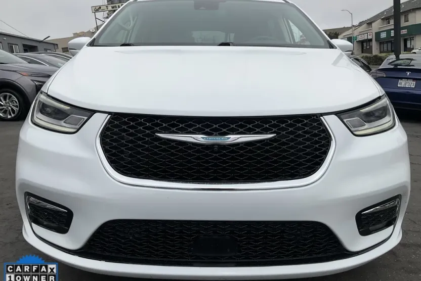 2021 Chrysler Pacifica Hybrid Touring L photo 1