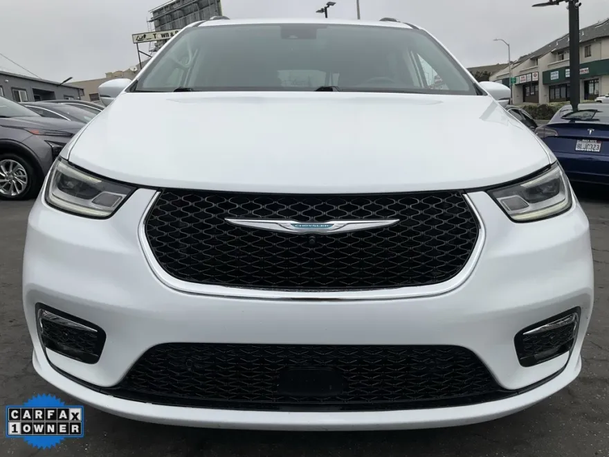 2021 Chrysler Pacifica Hybrid Touring L photo 1
