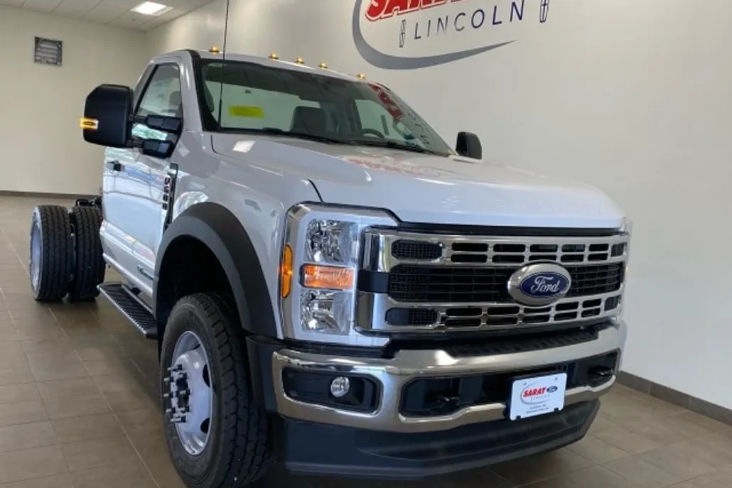 2024 Ford F-600 photo 1