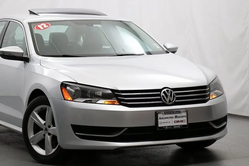 2012 Volkswagen Passat SE photo 1