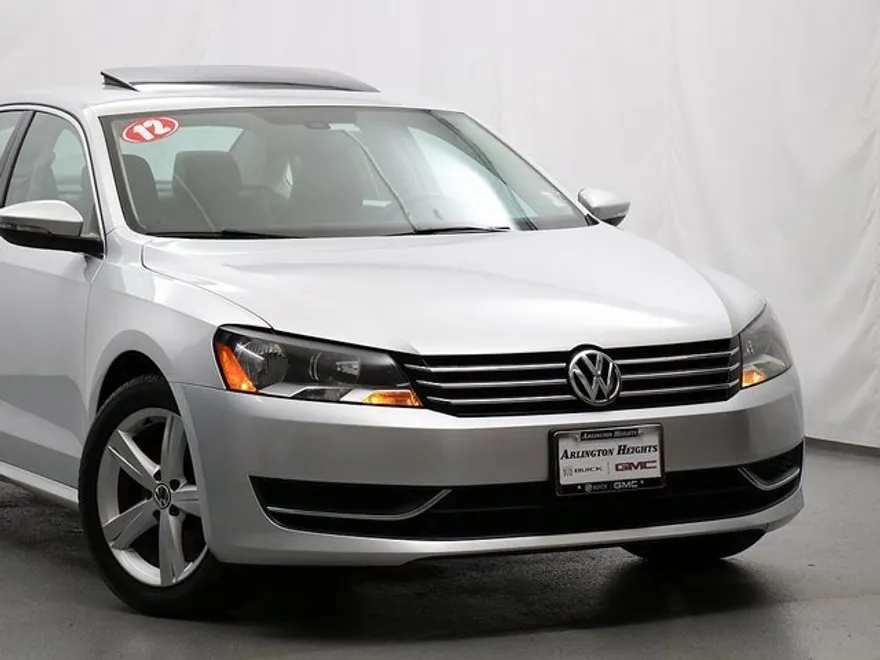 2012 Volkswagen Passat SE photo 1