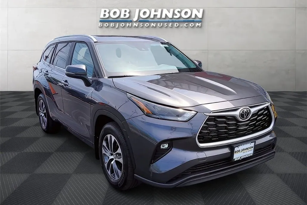 2024 Toyota Highlander XLE photo 1