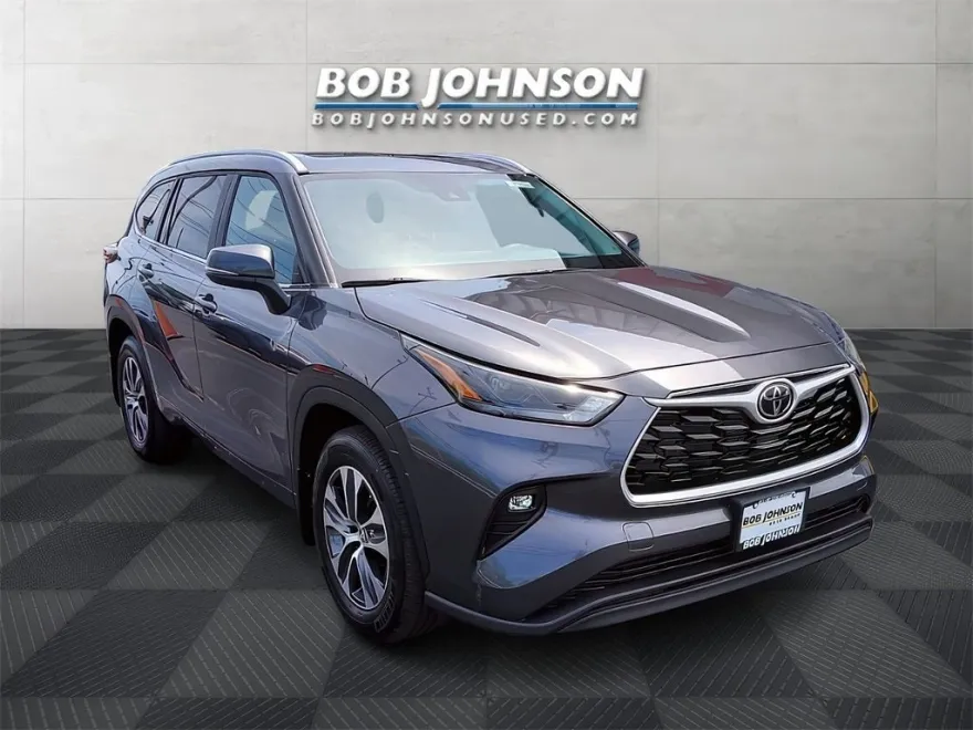 2024 Toyota Highlander XLE photo 1