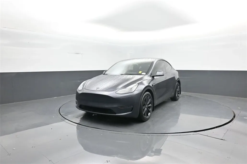 2024 Tesla Model Y Long Range photo 1
