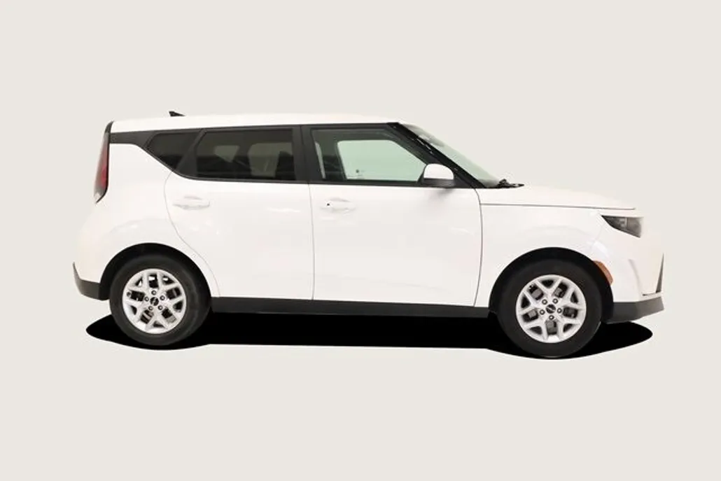 2023 Kia Soul S photo 1