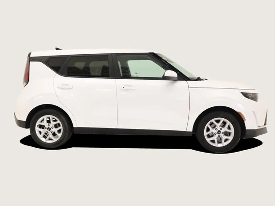 2023 Kia Soul S photo 1