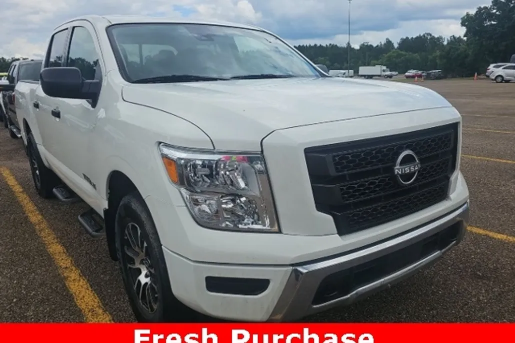 2024 Nissan Titan SV photo 1