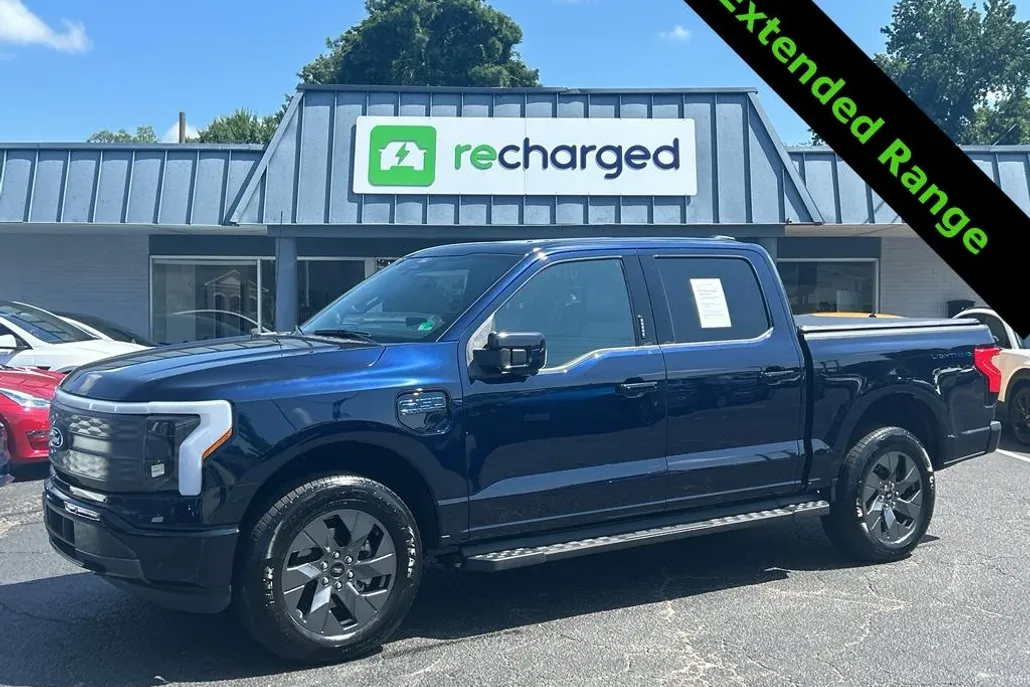 2024 Ford F-150 Lightning Lariat photo 1