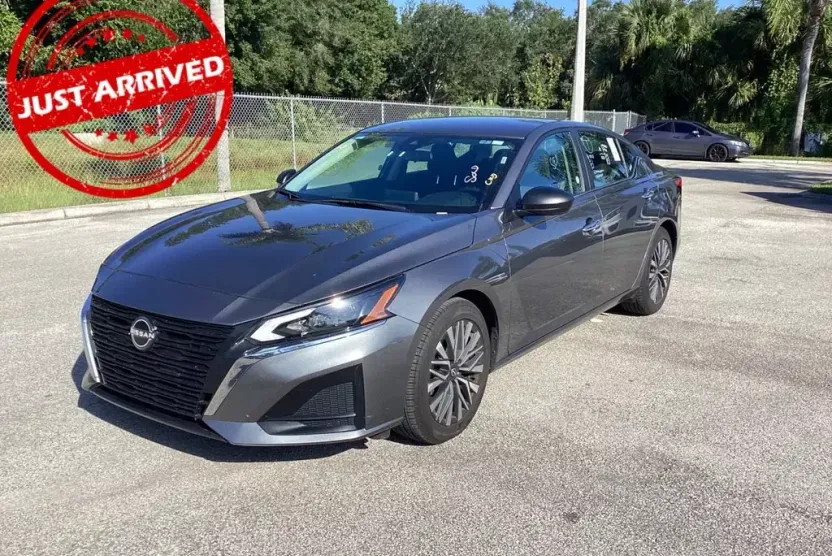 2024 Nissan Altima 2.5 SV photo 1