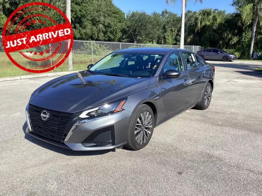 2024 Nissan Altima 2.5 SV photo 1