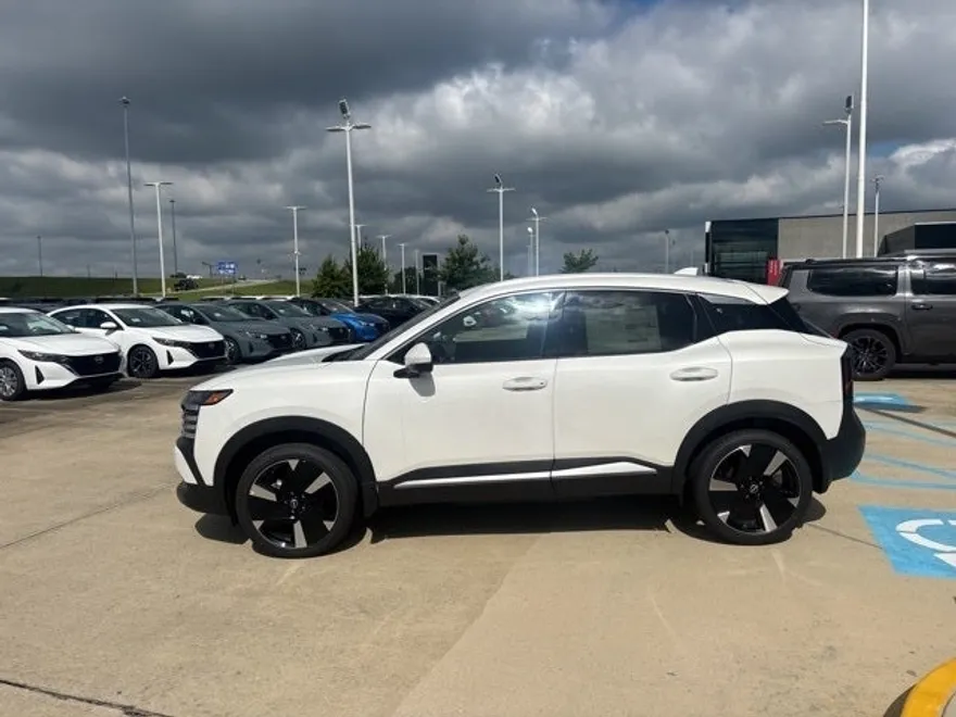 2025 Nissan Kicks SR photo 1