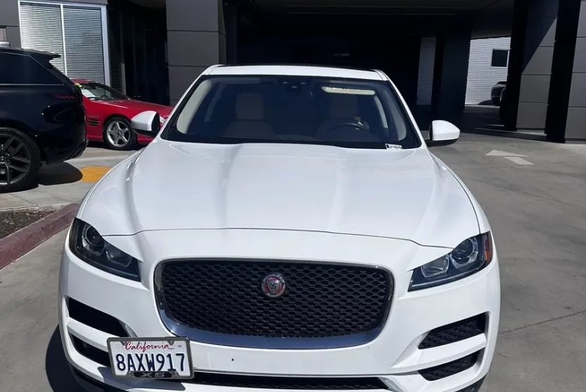2018 Jaguar F-PACE Premium photo 1