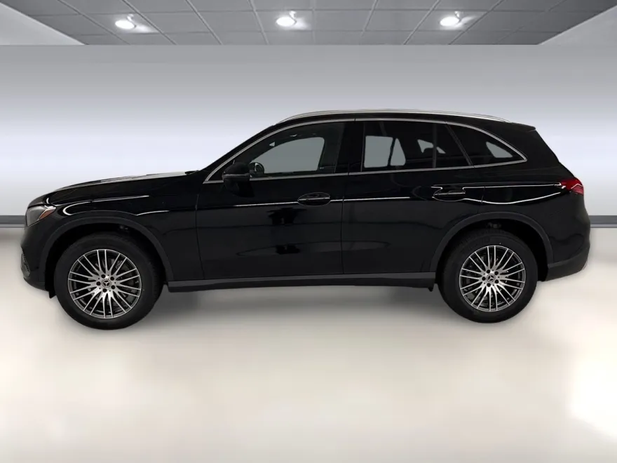 2026 Mercedes Benz GLC 300 photo 1