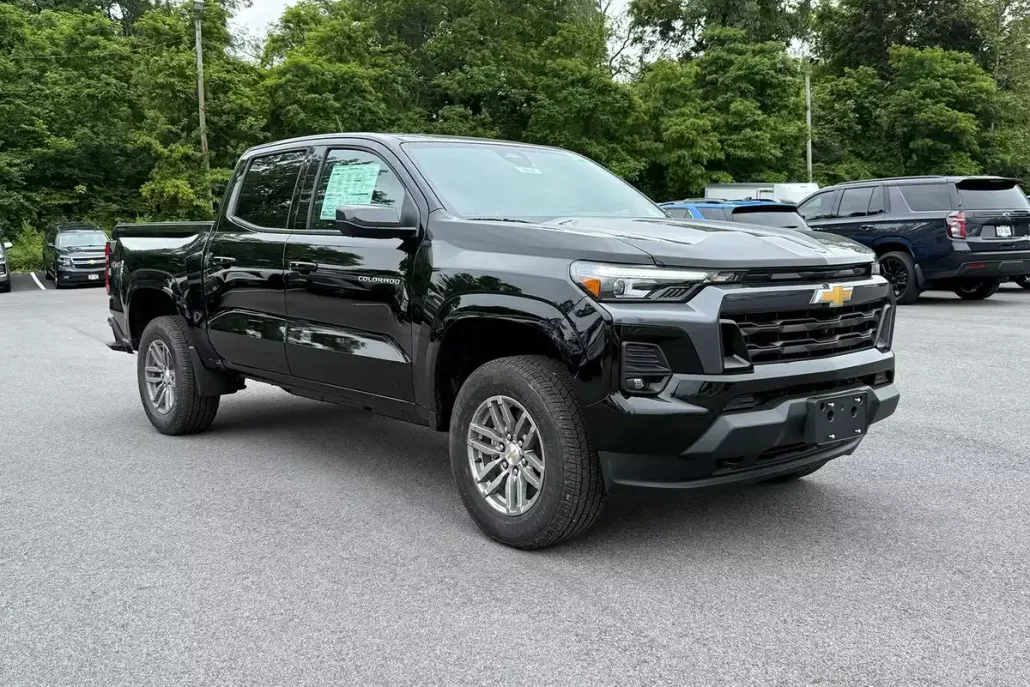2025 Chevrolet Colorado Work Truck LT photo 1