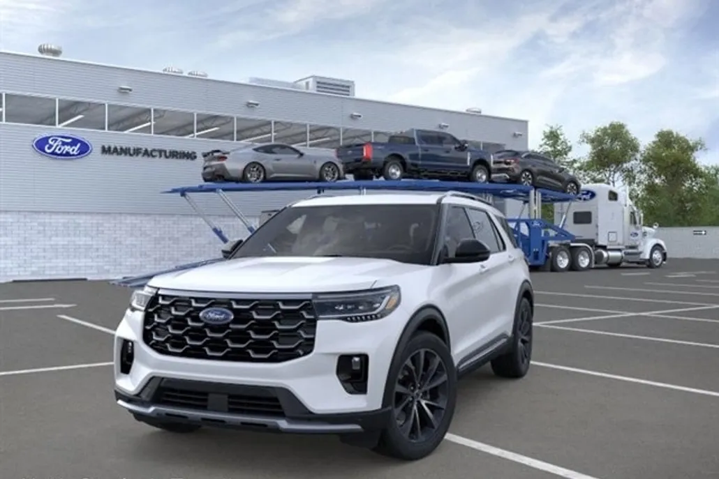2025 Ford Explorer Platinum photo 1