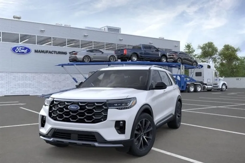 2025 Ford Explorer Platinum photo 1