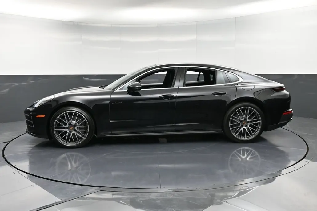 2026 Porsche Panamera E-Hybrid 4 photo 1