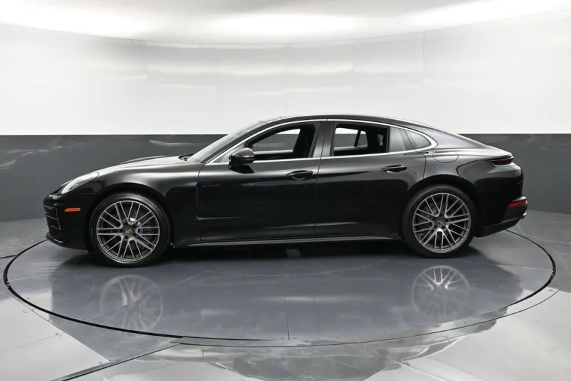 2026 Porsche Panamera E-Hybrid 4 photo 1