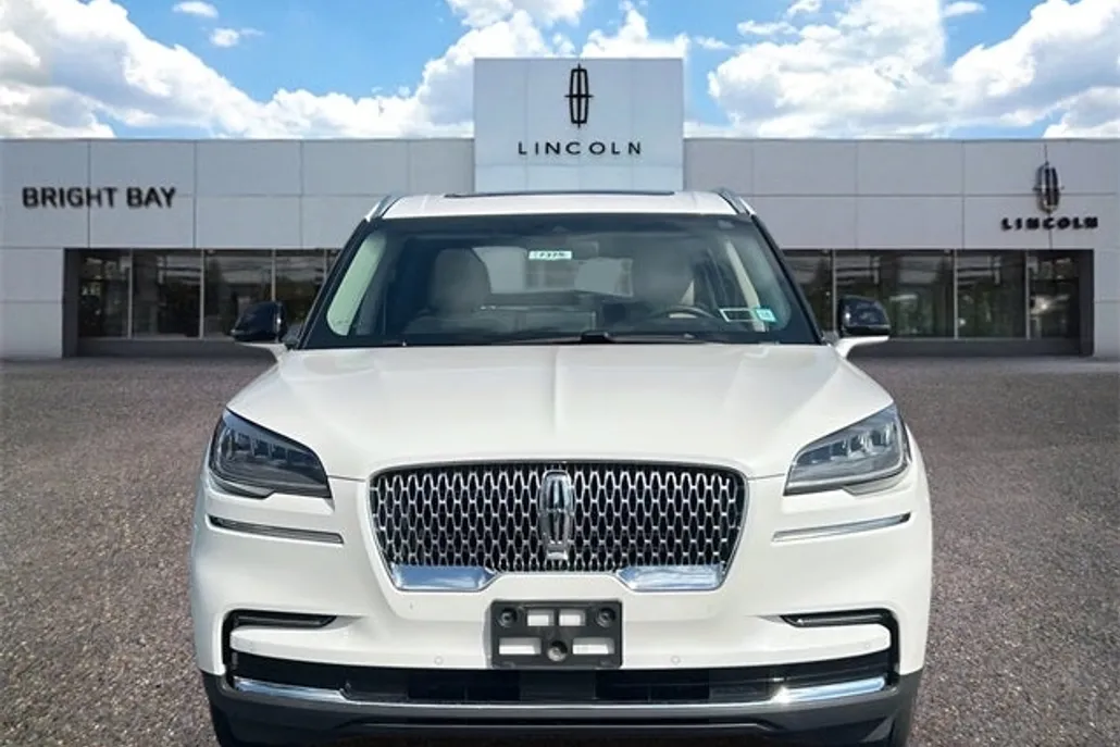 2022 Lincoln Aviator Standard photo 1