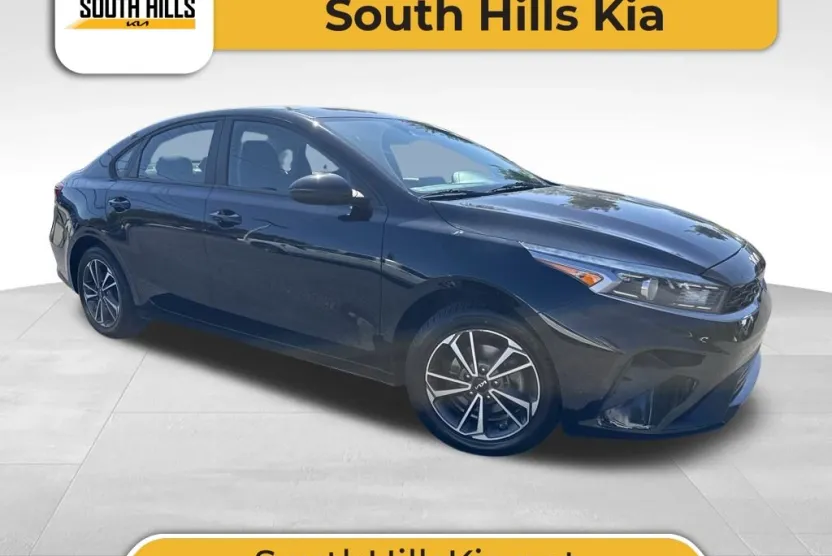 2023 Kia Forte LXS photo 1
