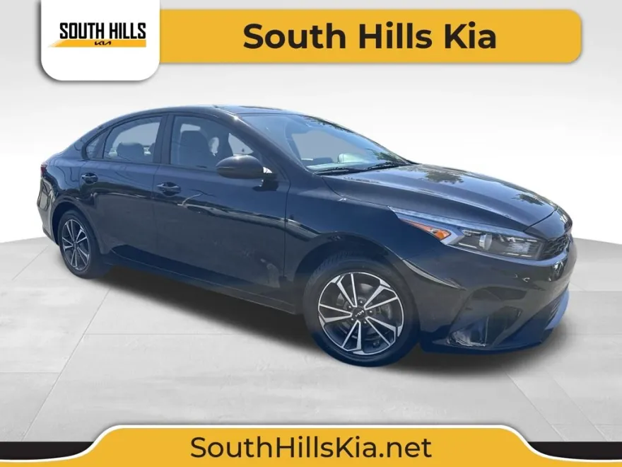 2023 Kia Forte LXS photo 1