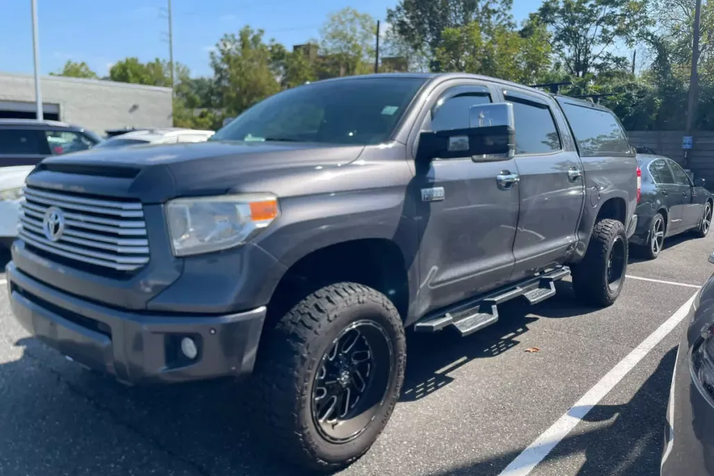 2017 Toyota Tundra Platinum CrewMax photo 1