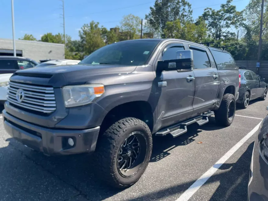 2017 Toyota Tundra Platinum CrewMax photo 1