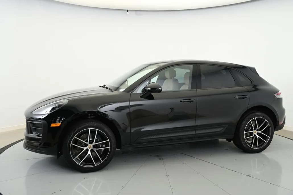 2025 Porsche Macan Base photo 1