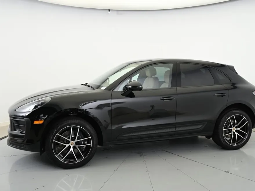 2025 Porsche Macan Base photo 1