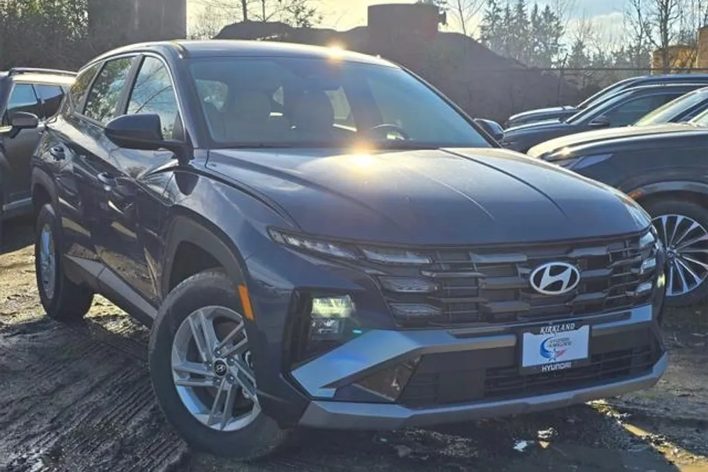 2025 Hyundai Tucson SE photo 1