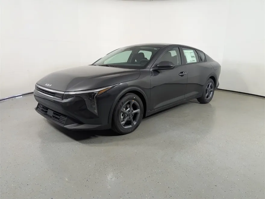 2025 Kia K4 LXS photo 1